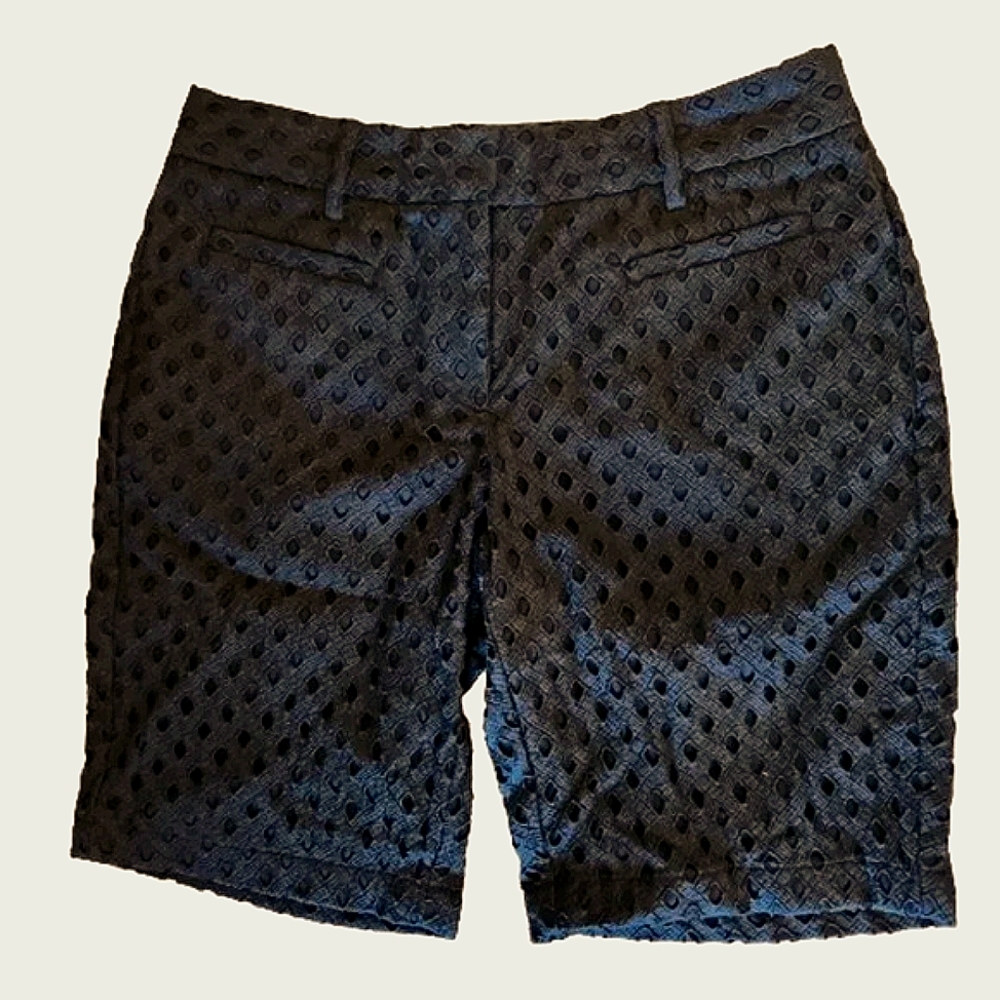 NWT Lands' End black punch out material mid-rise knee length shorts Size 2